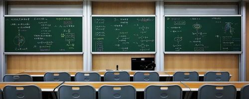 上海理工大学的顾铮先老师负责《大学物理》《激光物理基础》等课程
