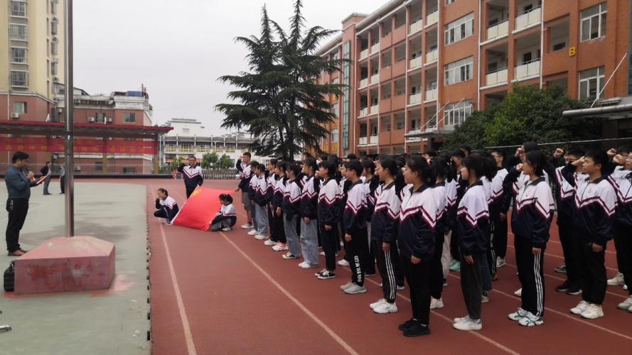 轻工中学组织开展纪念五四运动102年周年主题团日活动