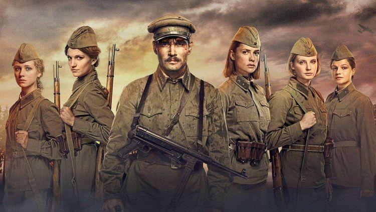 苏联女兵在二战中, 为何只穿裙子不穿裤子? 原因看完不禁落泪