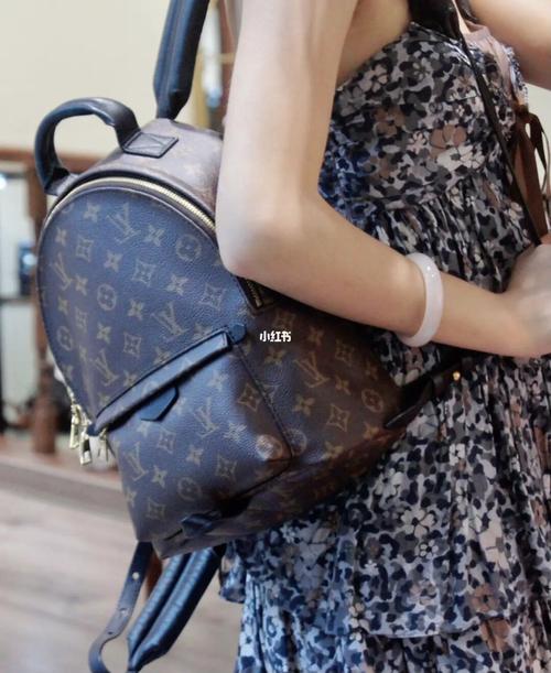 lv ·小号双肩包_路易威登怎么样_双肩包_小牛皮_monogram_背包_雕花