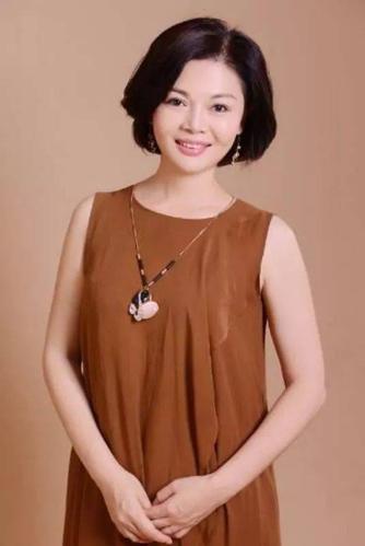 《德州新闻联播》播音员 主持风格:清新自如,有亲和力