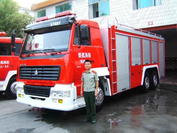 斯太尔后双桥泡沫消防车