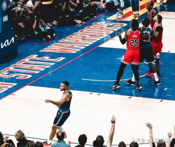 美媒分享了一张库里三分提前庆祝的照片它该被放进nba博物馆里