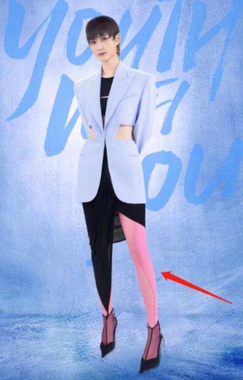 李宇春最新图片36岁李宇春换性感路线