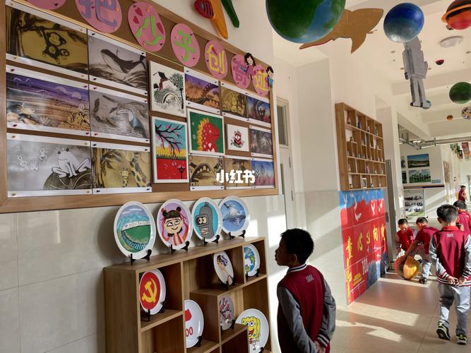 学校走廊儿童画展布置 艺术长廊绘画展览_画展_绘画_艺术_展览_莫奈