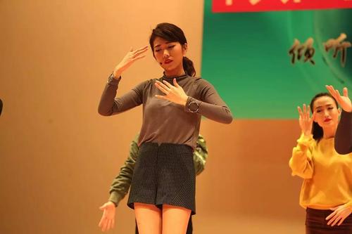 90 后"听障"女孩是如何凭借互联网成为人气女主播的?