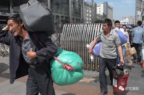 绵阳李伟:春运民工的行李包,折射出他们的艰辛和喜悦
