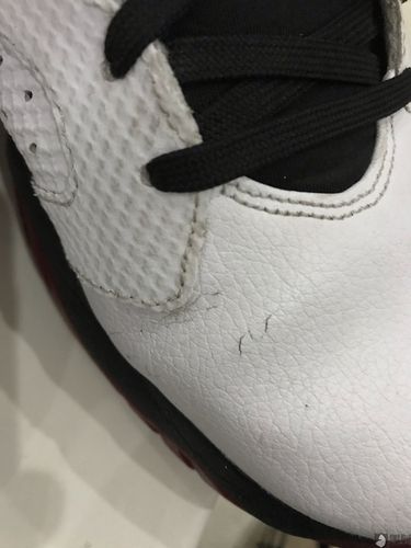 air jordan lift off 白黑鞋子质量多处有裂开的现象