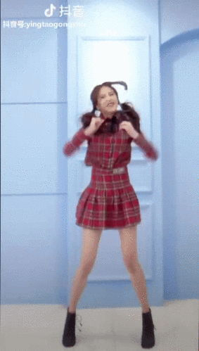 新晋抖音一姐湿身照让千万男粉沦陷.