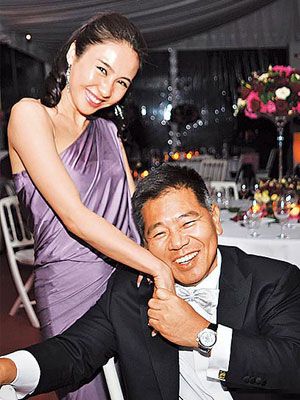 行礼和摆酒花费900万;蜜月开支约1000万;而马廷强送她的结婚礼物的