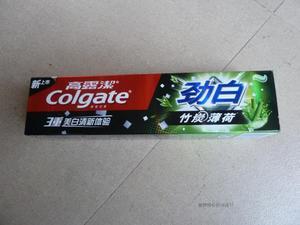 高露洁劲白竹炭薄荷牙膏