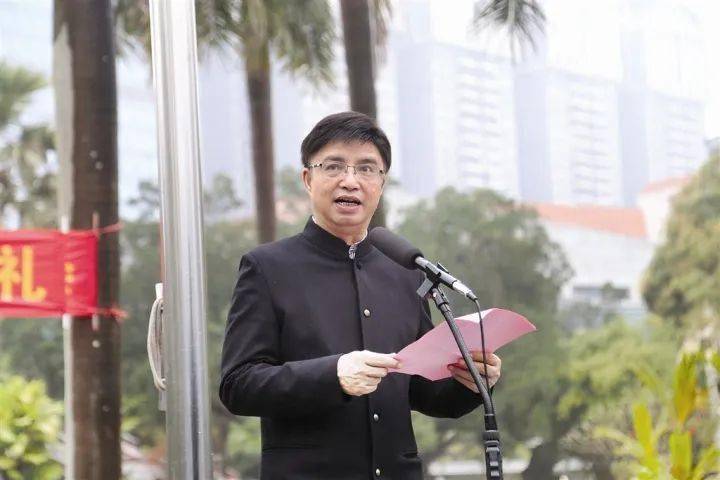 南宁市第三中学校长 韦屏山