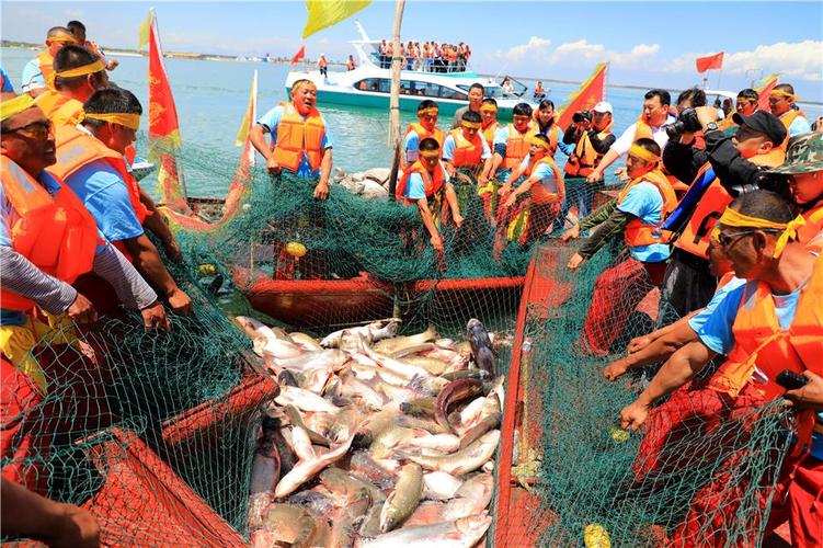 新疆博斯腾湖捕鱼节精彩纷呈