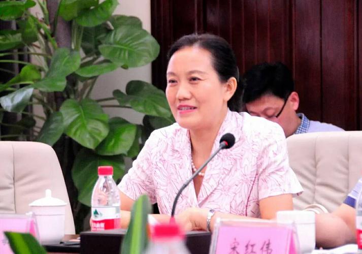 7月10日,由洛阳市金融专家委员会和河南鑫融基金控股份有限公司联合