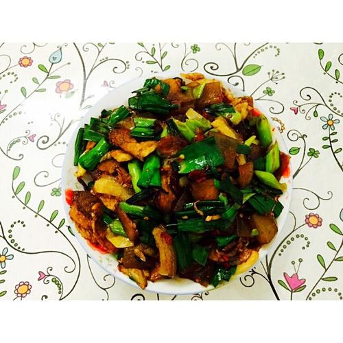 晓疯栀做的苕皮蒜苗回锅肉超下饭