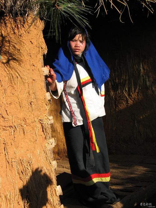 戴项圈的缅甸女孩