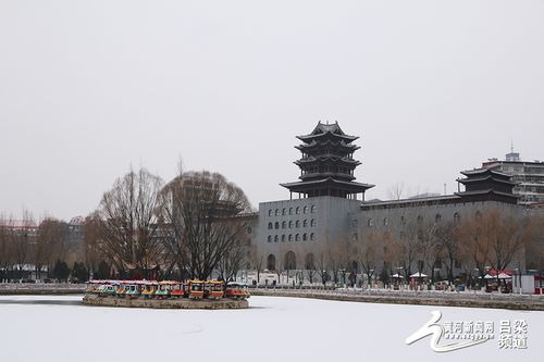 吕梁:离石降雪 莲花池公园银装素裹(图)