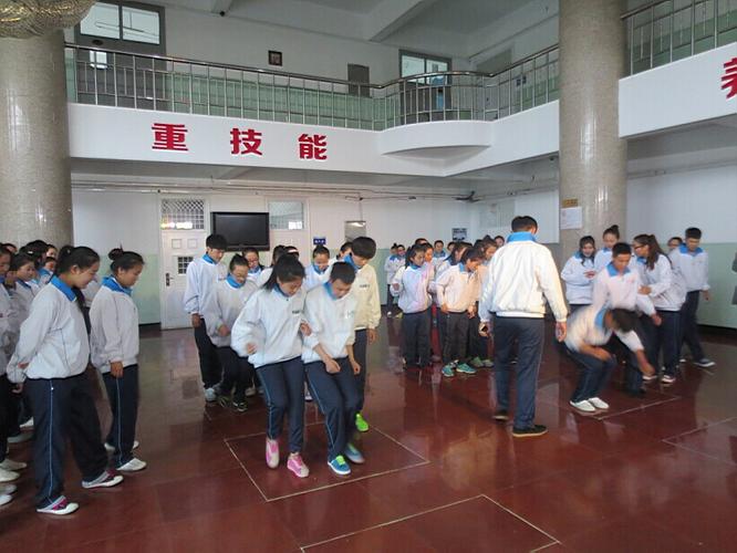 齐市卫校学生干部素质拓展训练成功召开