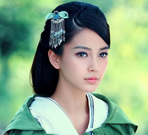 angelababy主演的电视剧《云中歌》即将杀青,日前曝光一组最新剧照.