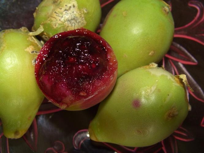 这是什么水果,别人给的,不知道怎么吃?