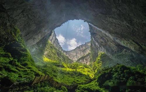 贵州册亨洛帆地下河  岩溶天坑(群)地貌景观地 典型地区:重庆奉节小寨