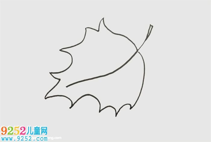 先画出落叶的中间叶脉,画出它的半边叶子轮廓,将另外半边也画出来