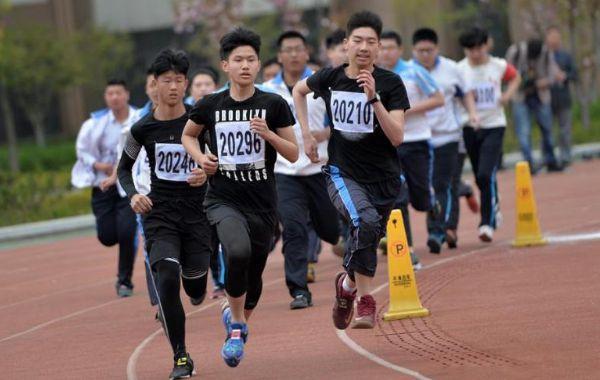 初中体育老师公认"省力跑步"方式,体弱学生不用愁,轻松拿高分