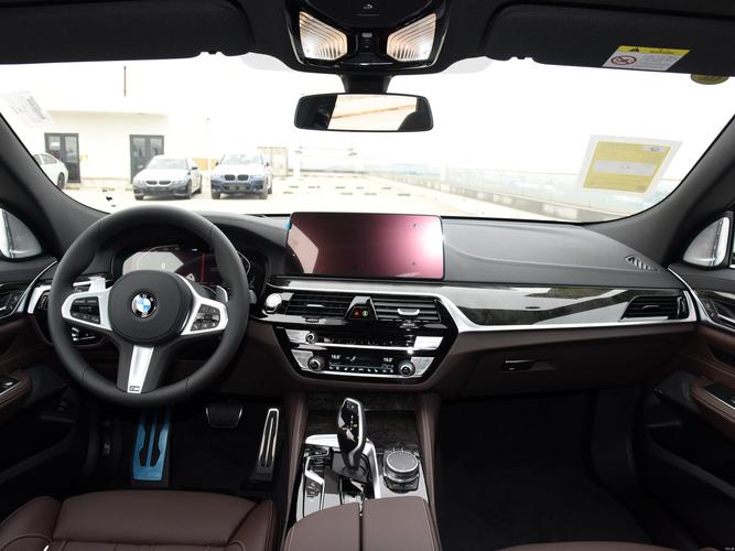 2021款宝马6系gt 动静结合