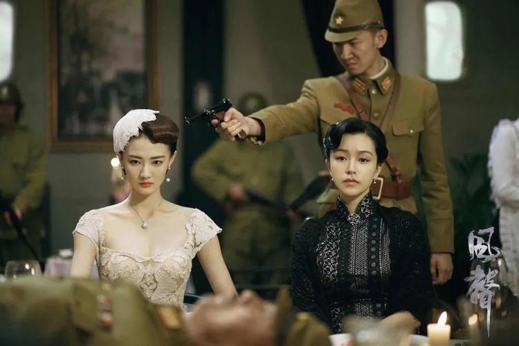 热播剧《风声》中徐璐尽展女性时尚,剧中剧外的首饰也