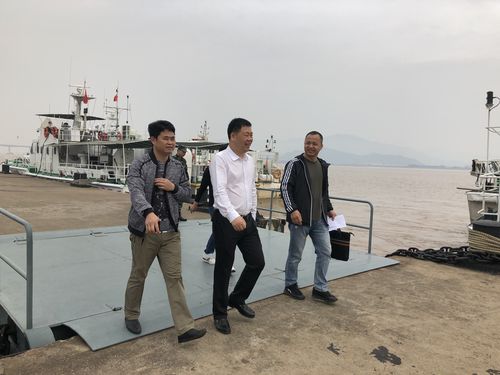 对椒江海域,海门港和两岸实行联合巡查,副区长倪成晖参加