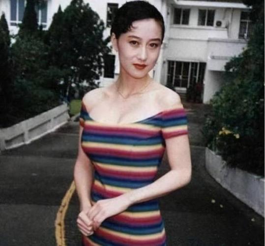 李连杰的小姨子利思网传比她姐姐利智身材还好到底是真的假的