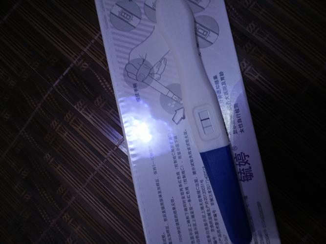 末次月经是5月10号,前两天我用验孕棒验两条杠,由于今天出门