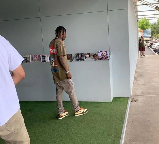 又一款travisscott倒钩联名曝光氧化配色你打几分
