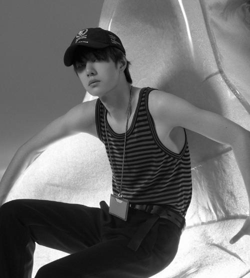 本以为王一博是精瘦当他穿上背心后网友好man