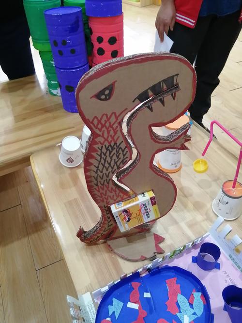 濮阳县机关第二幼儿园亲子活动——废旧物品玩具制作