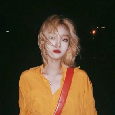 女生头像黄头发