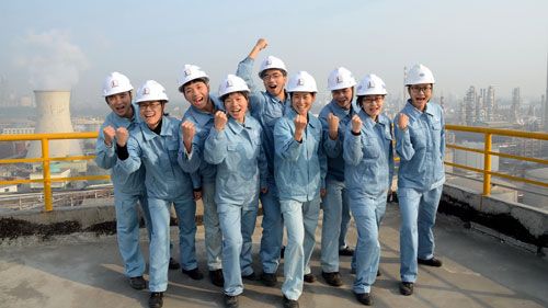 【组图】中国石化茂名石化员工新春送祝福:马上有安全