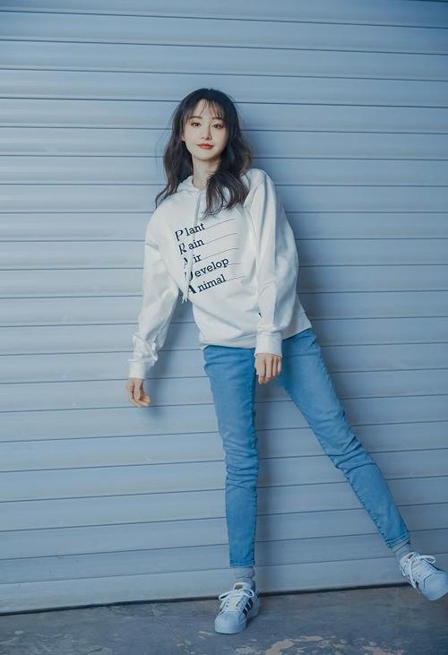 郑爽不甘被吐槽"太瘦",增肥后穿上牛仔裤,整个人都不一样了