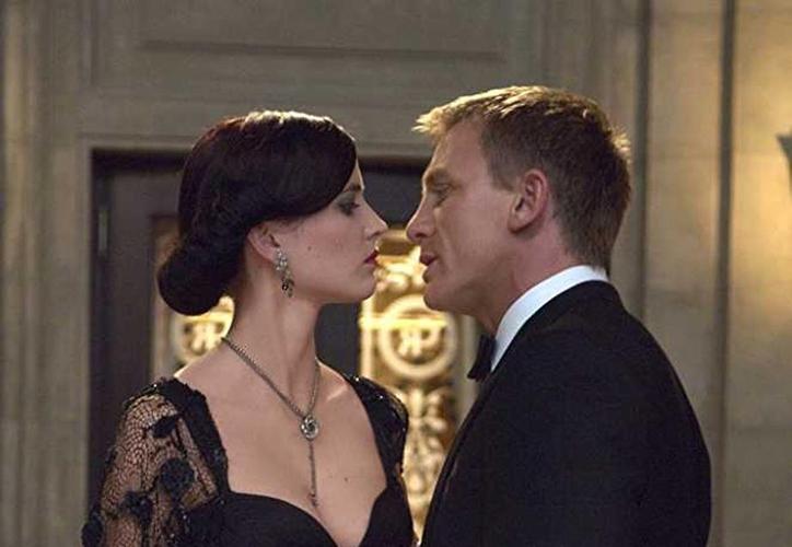 原创粉丝评选007系列电影历代最美邦女郎金发红唇造型美出新高度