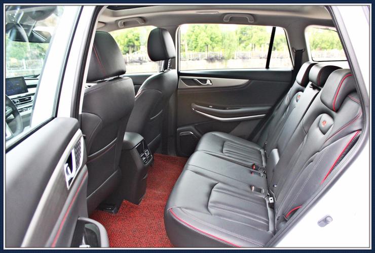 新款长安cs75内饰和空间