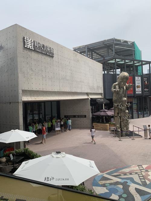 写美篇在北京时代美术馆的展厅中,制造区,测试区,再生区,出厂区四大