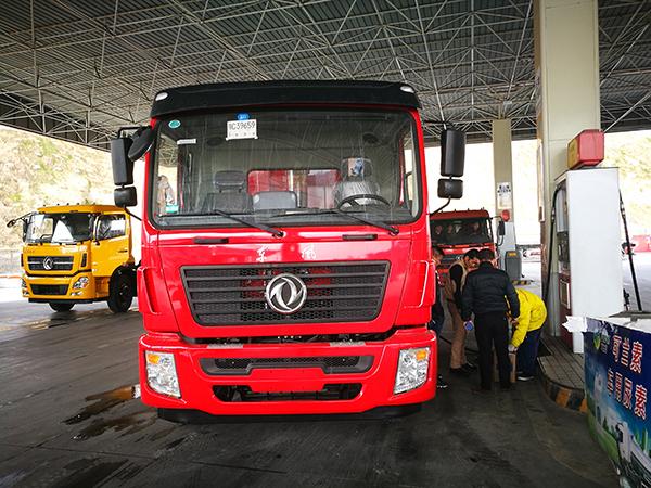 江西邹总喜提东风随专专攻天下290马力轻量化砂石王