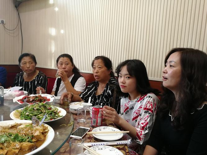 8.6家庭大聚会十七人欢聚在朗乡鑫桂圆美食