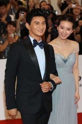 吴奇隆刘诗诗疑因戏生情:千里相伴 亲密同行