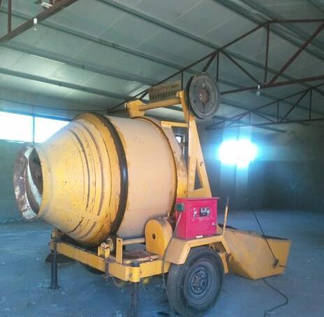 紧急转让二手混凝土搅拌机