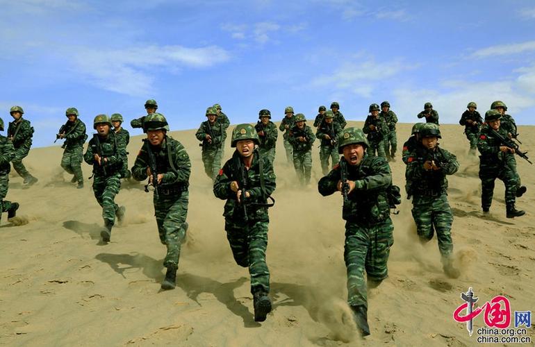行走的荷尔蒙!武警兵团总队执勤第三支队沙海练兵