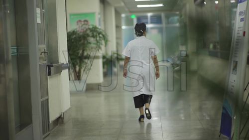 医生走路背影脚步_1920x1080_高清视频素材下载(编号:4351175)_实拍