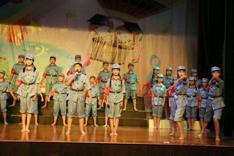 敌重兵,压黔境. 战士双脚走天下, 四渡赤水出奇兵.