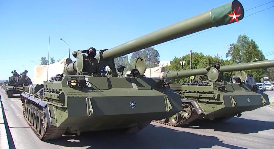 自行火炮也是此次彩排仪式中的一大亮点,其采用一门203毫米口径榴弹炮