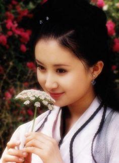 com 《连城诀》里的舒畅,总是让我想起那一句歌词:"冰雪少女入凡尘